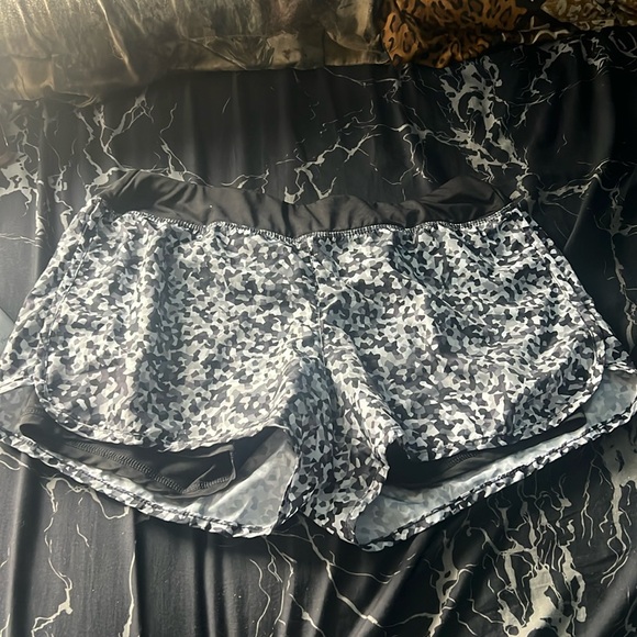 Athletic shorts - Picture 1 of 1